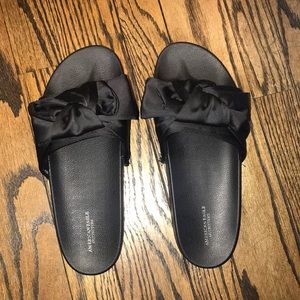 BLACK AMERICAN EAGLE BOW SLIDES SIZE 10